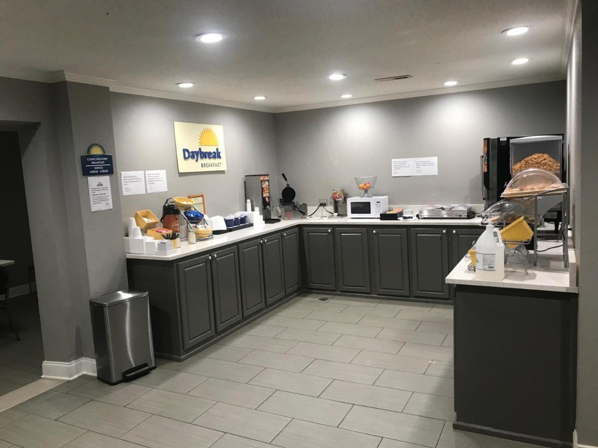 Days Inn & Suites By Wyndham Collierville Germantown Area Extérieur photo
