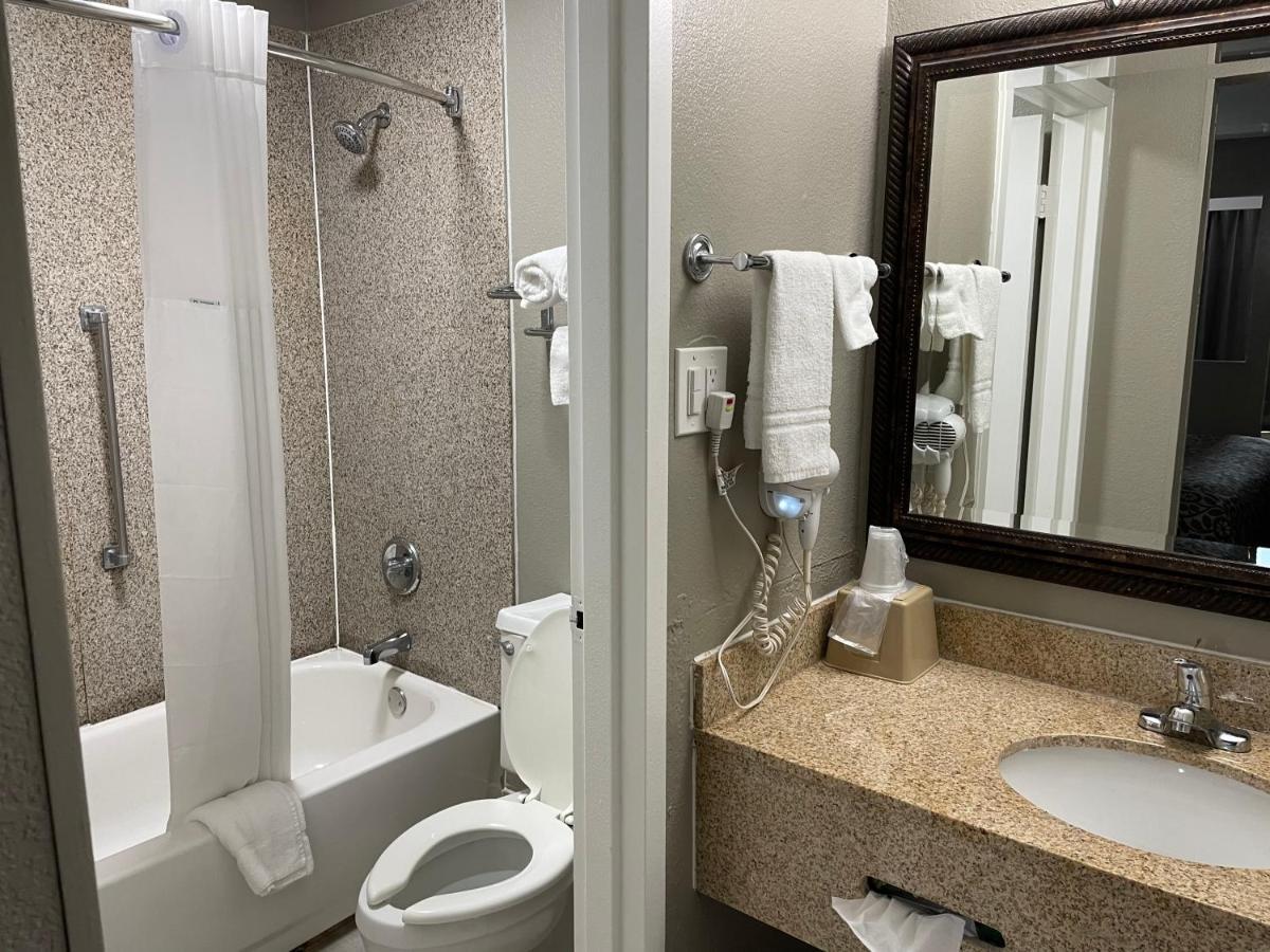 Days Inn & Suites By Wyndham Collierville Germantown Area Extérieur photo