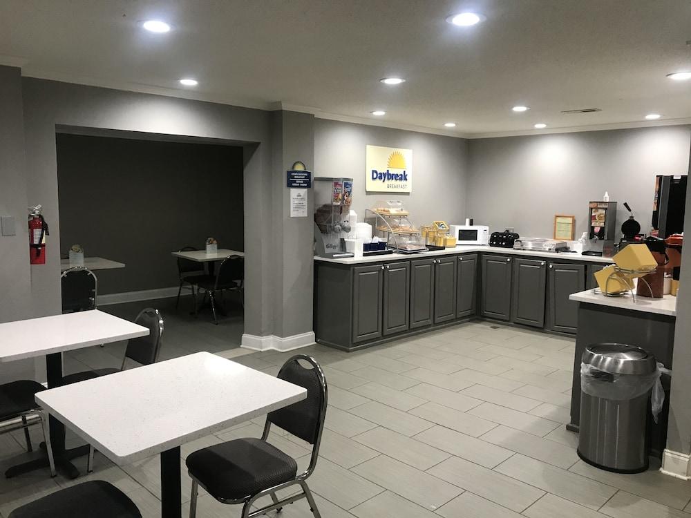 Days Inn & Suites By Wyndham Collierville Germantown Area Extérieur photo