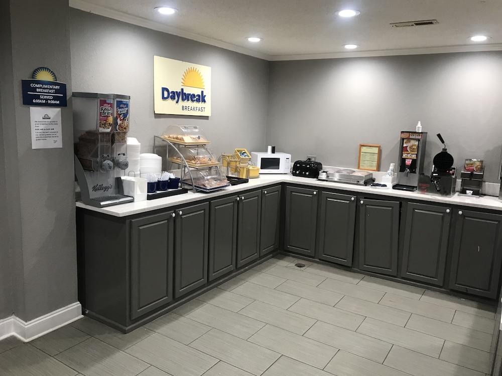Days Inn & Suites By Wyndham Collierville Germantown Area Extérieur photo
