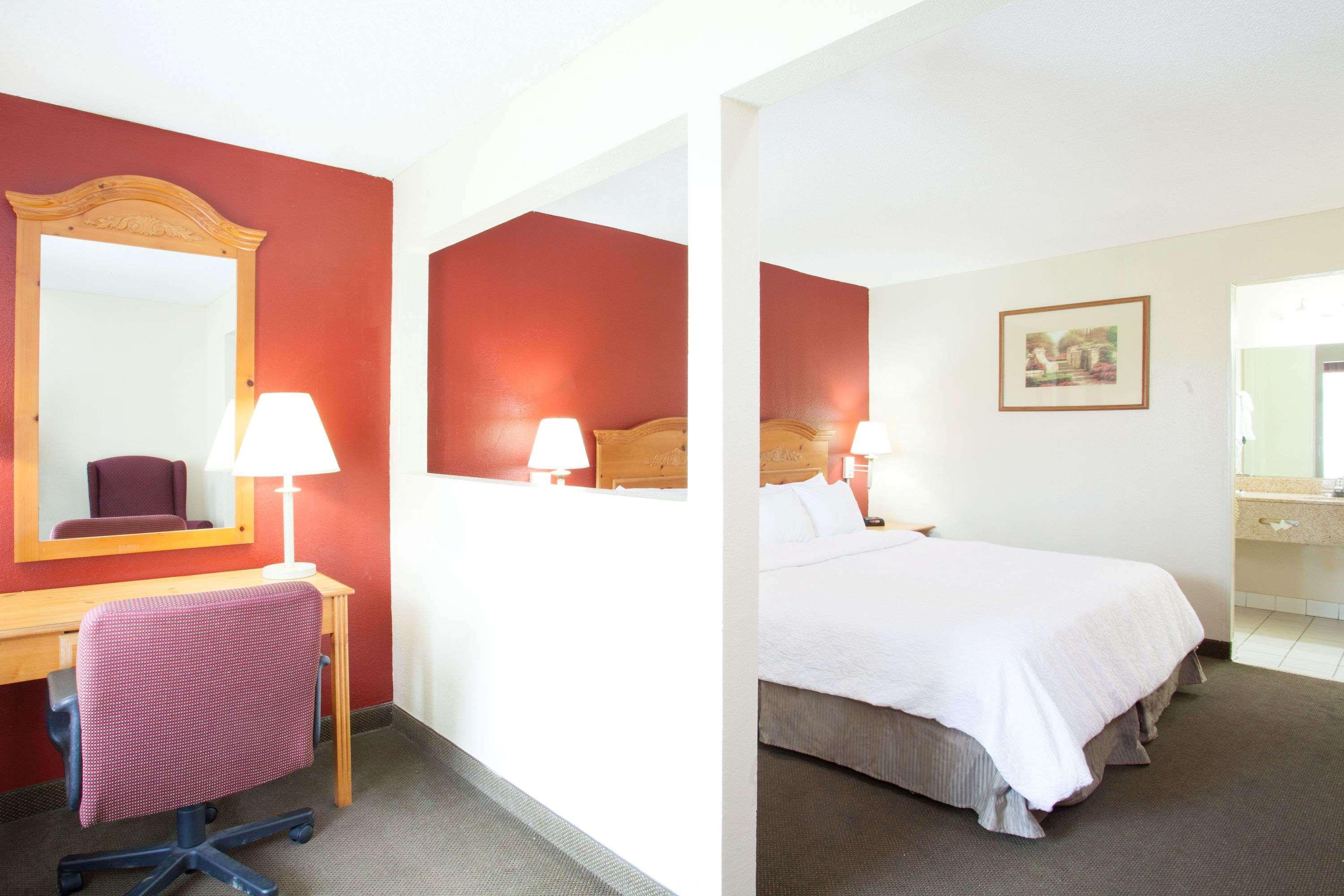 Days Inn & Suites By Wyndham Collierville Germantown Area Extérieur photo