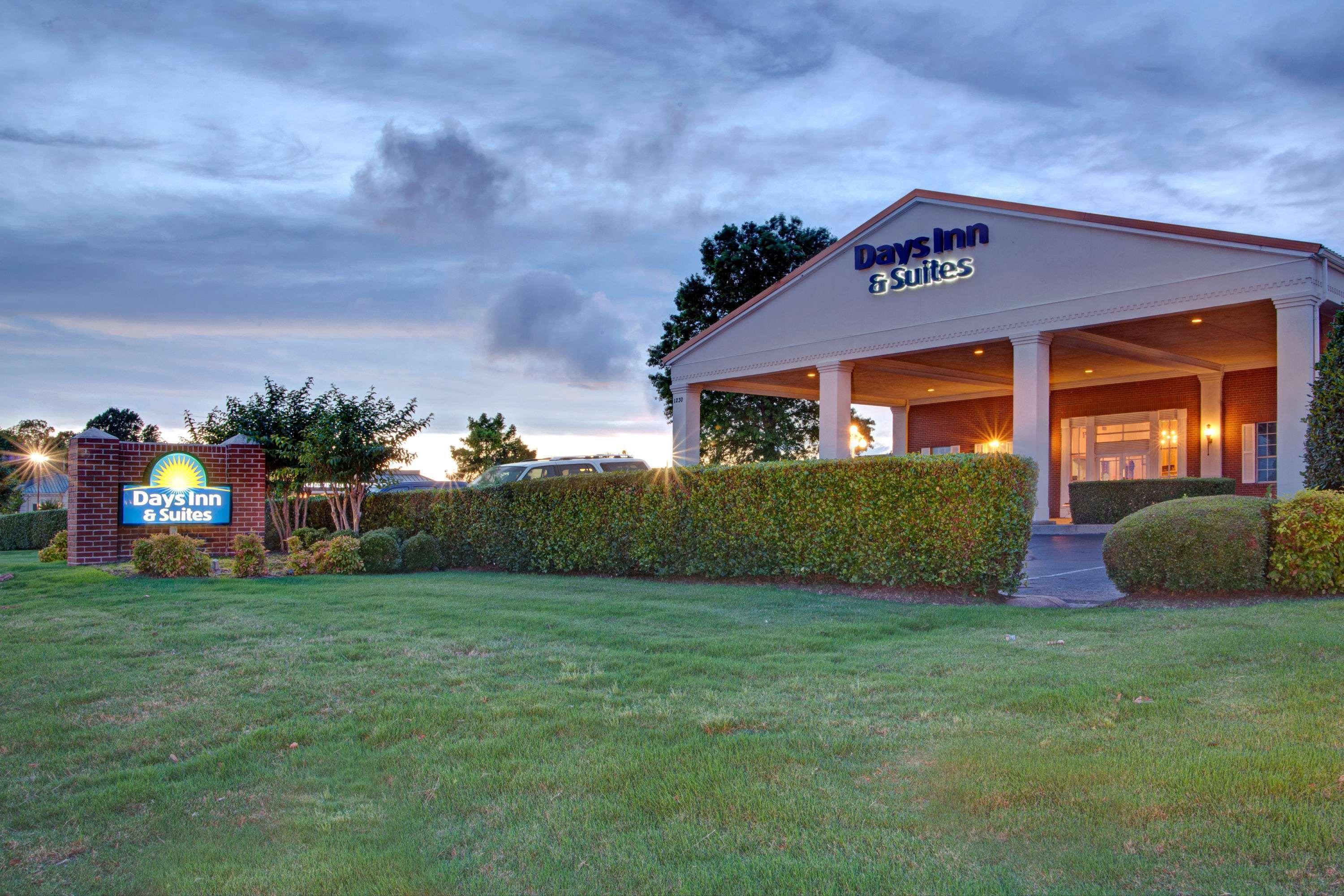 Days Inn & Suites By Wyndham Collierville Germantown Area Extérieur photo