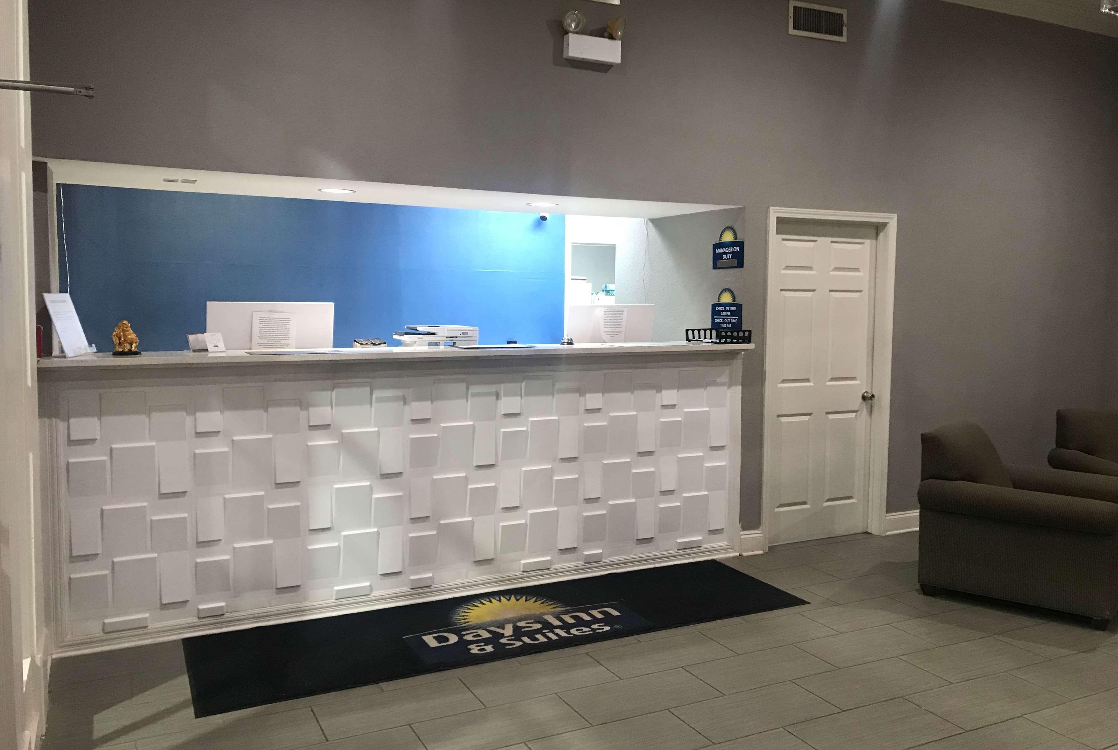 Days Inn & Suites By Wyndham Collierville Germantown Area Extérieur photo