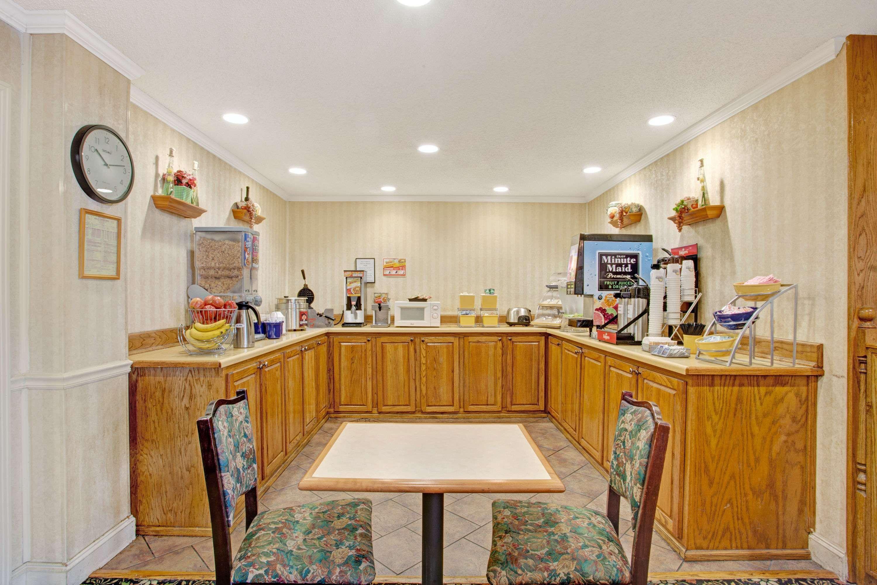 Days Inn & Suites By Wyndham Collierville Germantown Area Extérieur photo