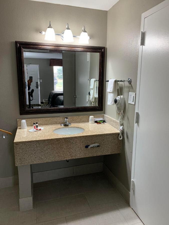 Days Inn & Suites By Wyndham Collierville Germantown Area Extérieur photo